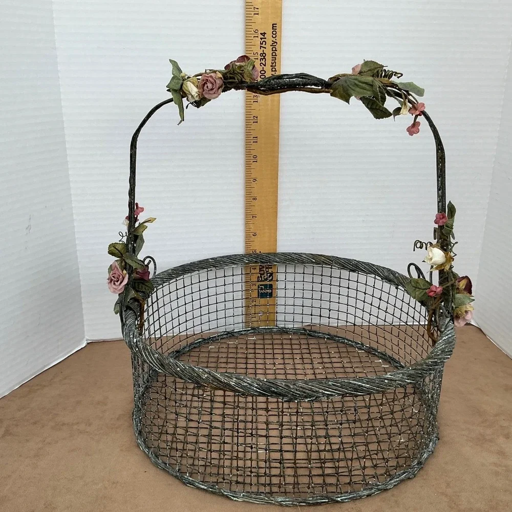 Vintage‎ Shabby Chic Wire Basket Floral Handle Rustic Metal Cottagecore Décor